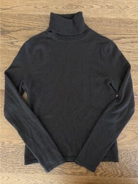 TSE Cashmere Chocolate Brown Turtleneck Sweater